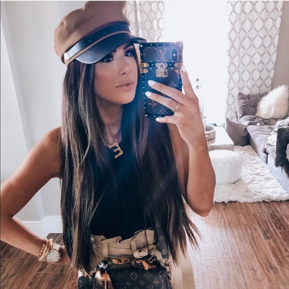 Burberry messenger cap in tan metallic. - Picture 9 of 9